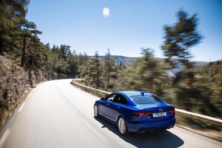  Jaguar XE P250 S R-Dynamic 2019 года  (WW) (фото 16 из 24)